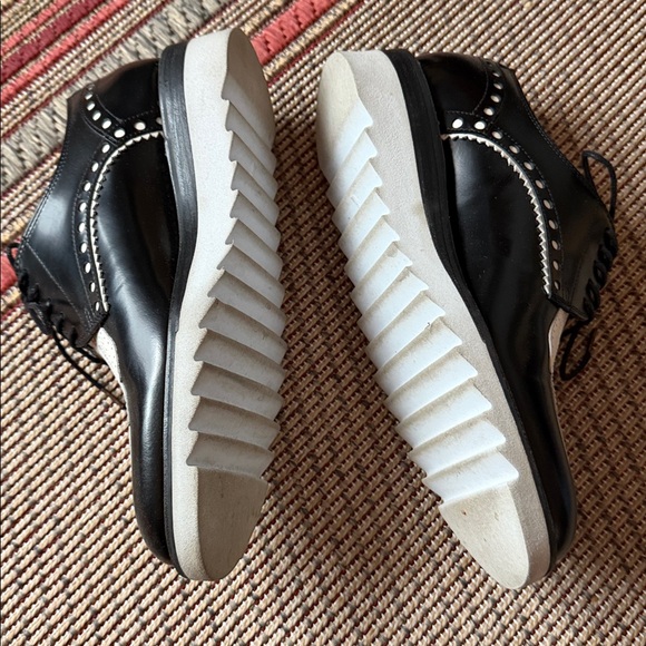 Stylish Black and White Women's Loafers - Picture 9 of 10